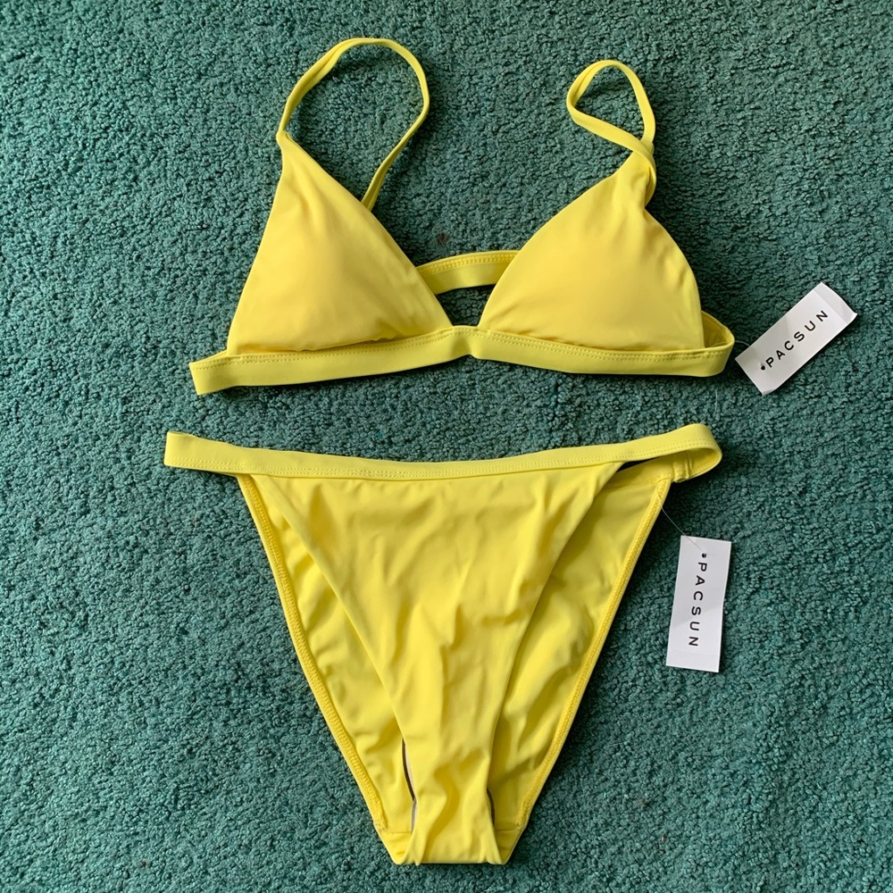 Size medium bikini set !
